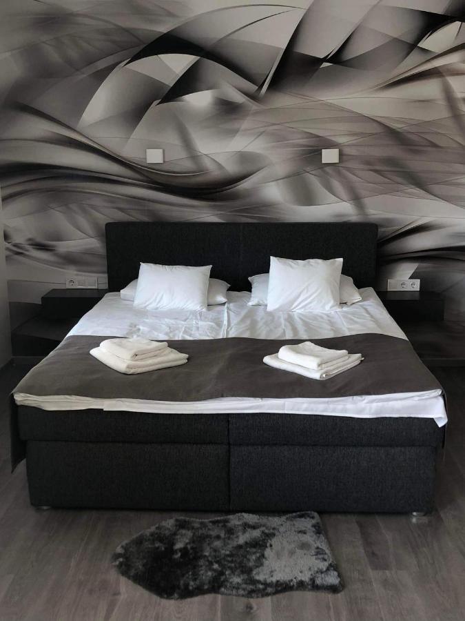 Brill Hotel Bekescsaba Bagian luar foto