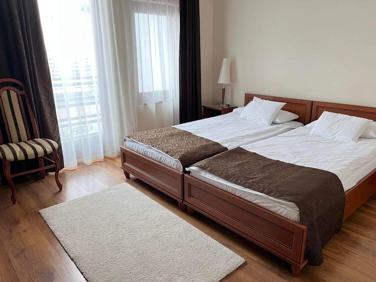 Brill Hotel Bekescsaba Bagian luar foto