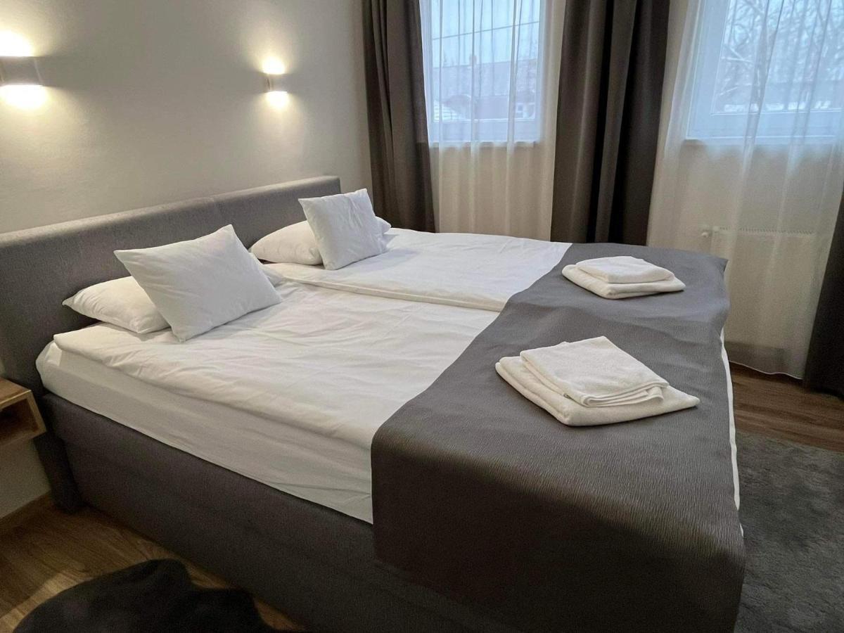 Brill Hotel Bekescsaba Bagian luar foto