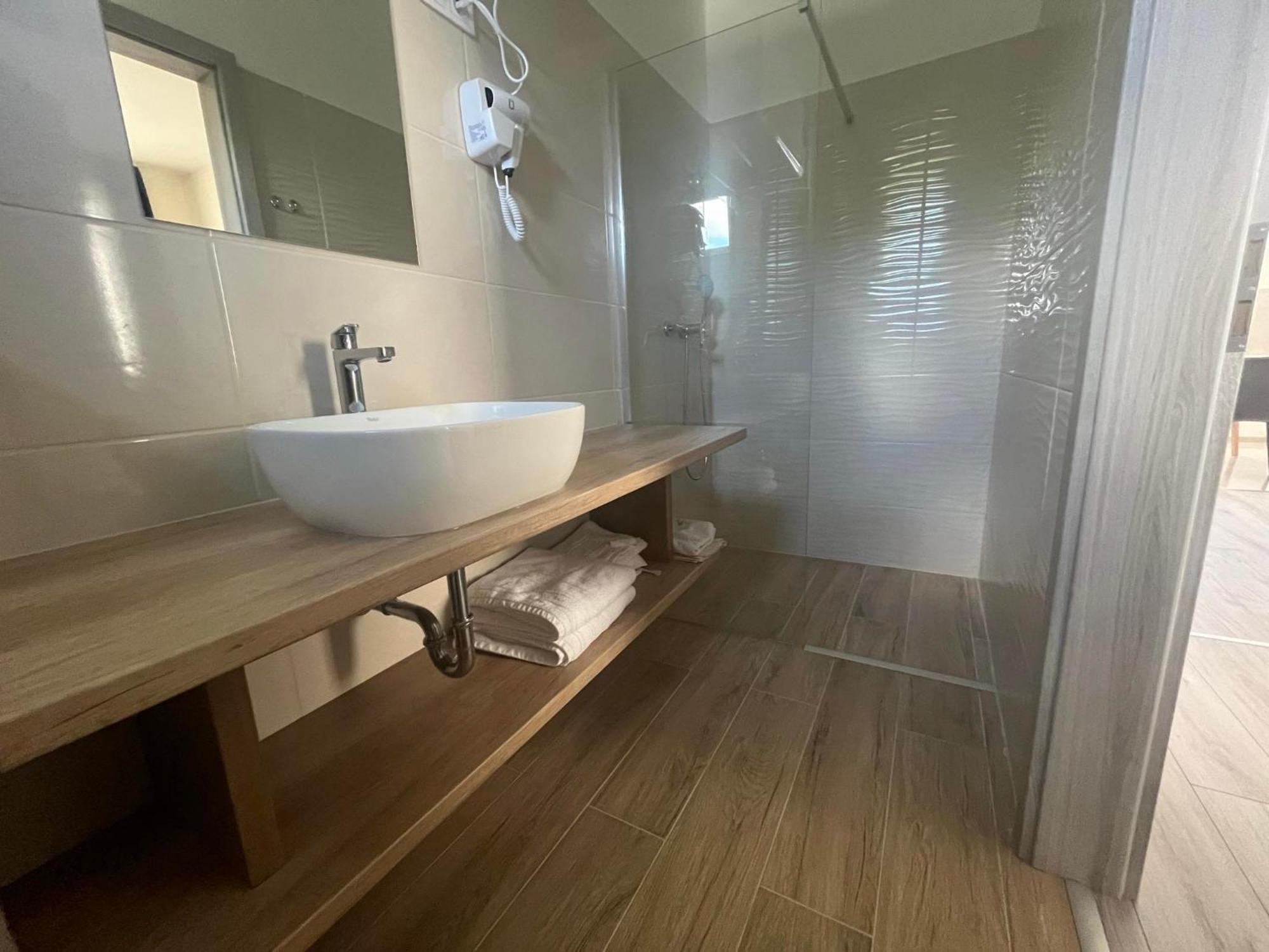Brill Hotel Bekescsaba Bagian luar foto